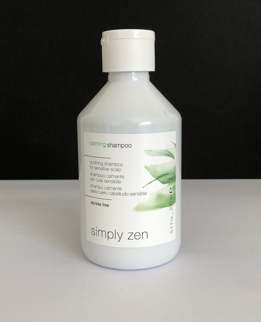 Champú calmante para cuero cabelludo sensible de la marca Simply Zen en formato 250 ml