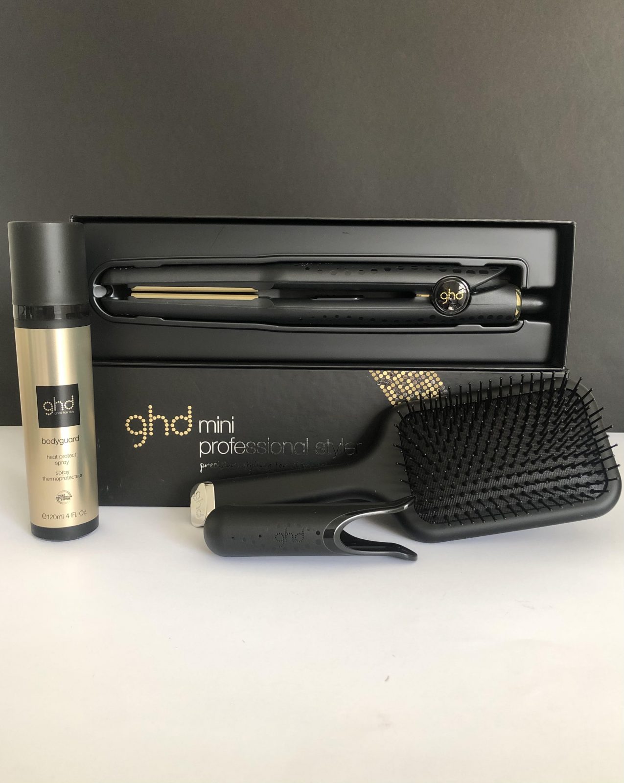 Set con cepillo y funda resistente al calor Gold de ghd, AHORRA un 22%