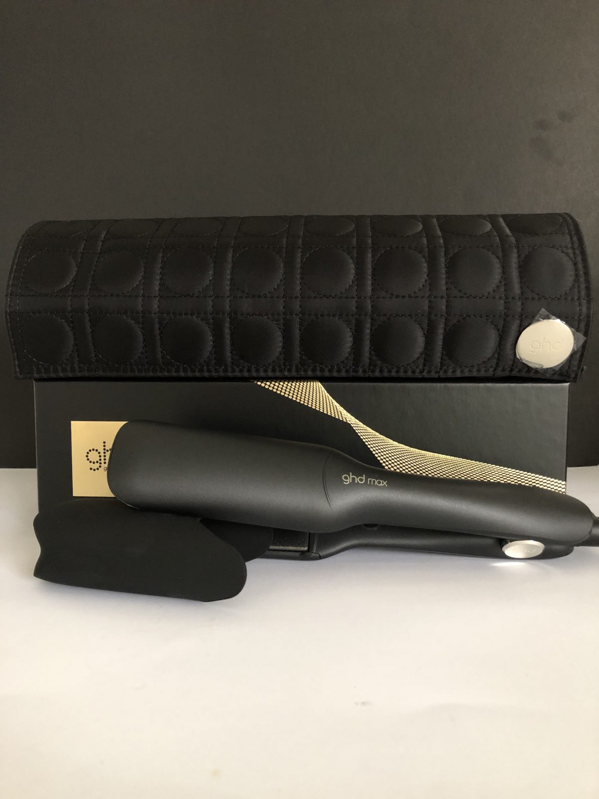 Plancha GHD Max y estuche térmico - Peluquería Cintia Atienzar