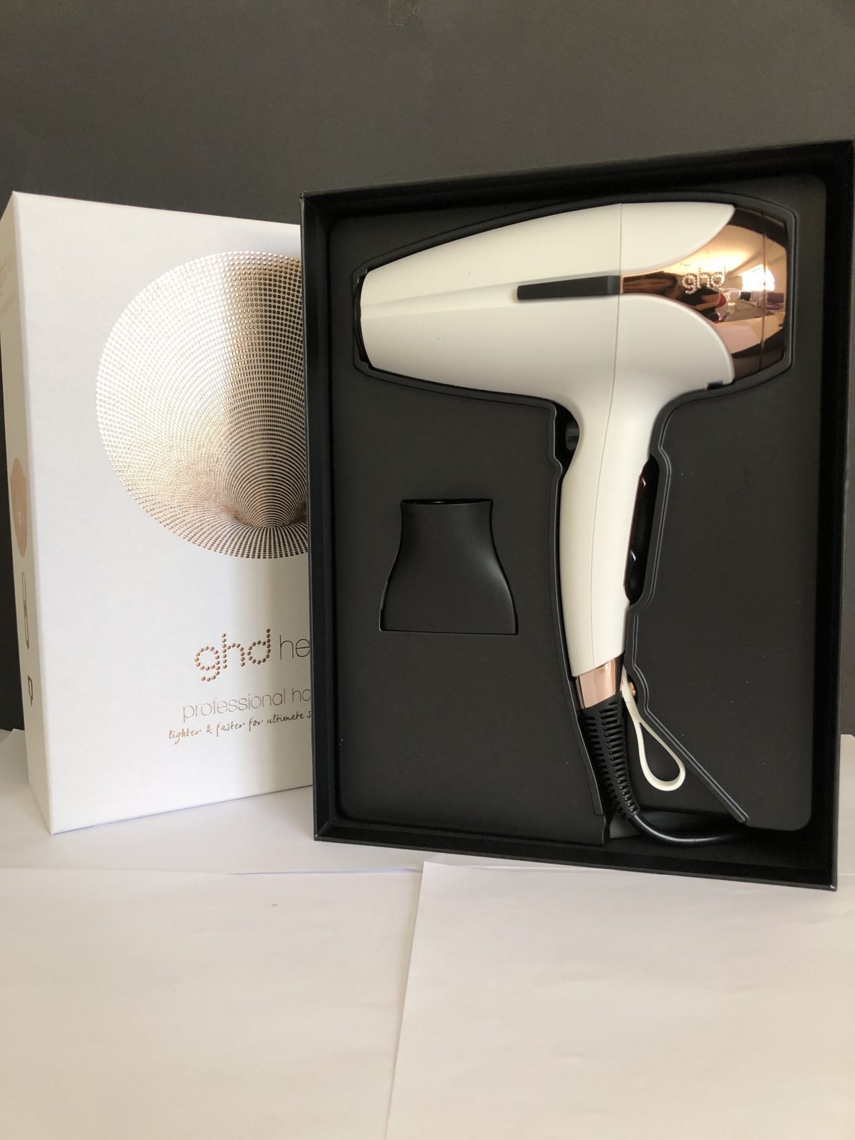 Secador Profesional GHD Helios Color Blanco - Peluquería Cintia Atienzar