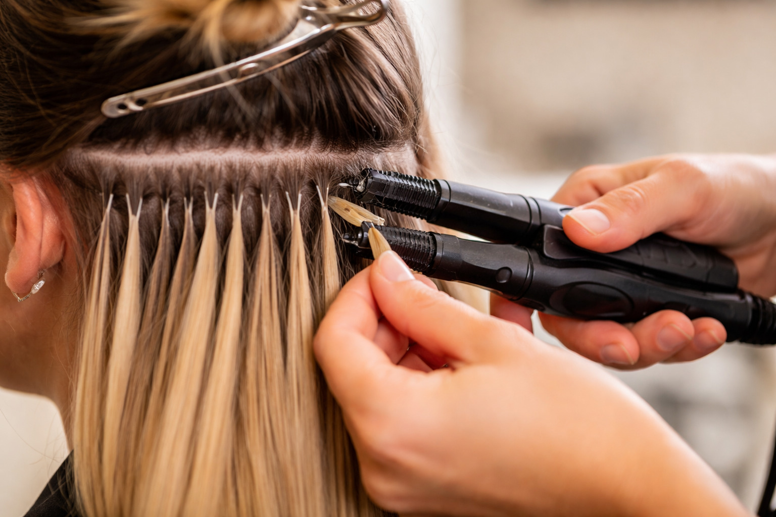 Extensiones de queratina (K-Tips / U-Tips / fusión)